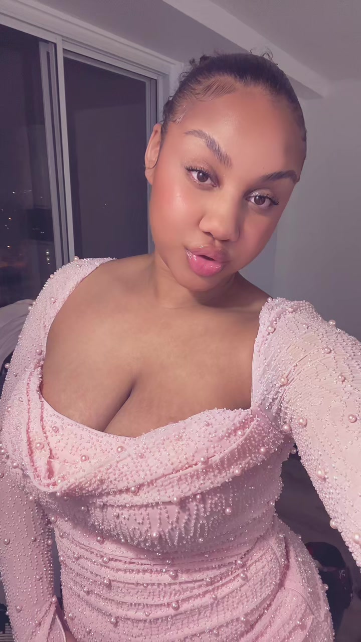 @𝐌𝐢𝐬𝐬 𝐂𝐫𝐚𝐳𝐲💫