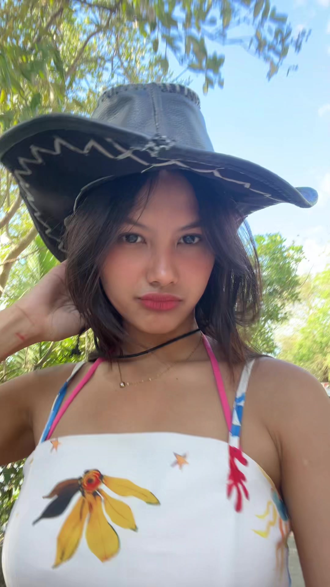 @hrtgynt ON IG <3