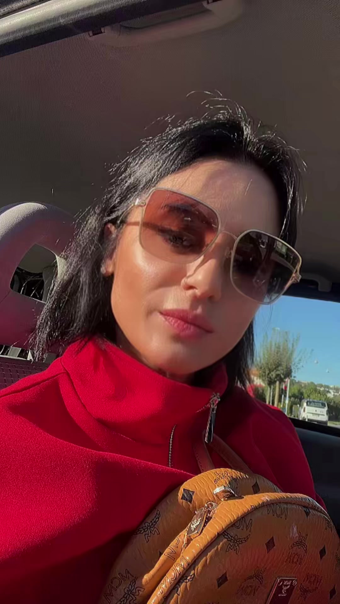 @ELLA 💜