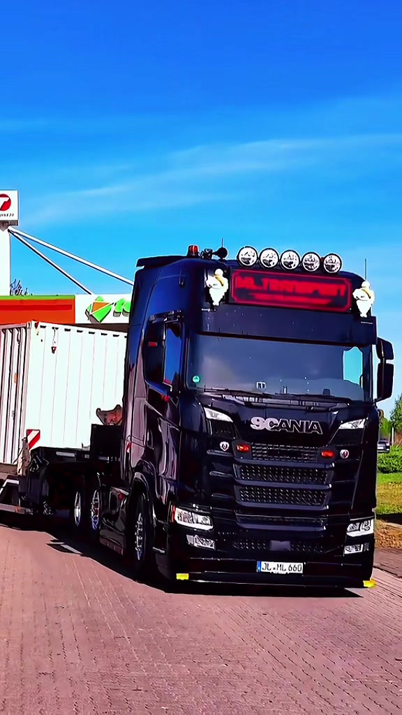 @xTheMainTrucker™