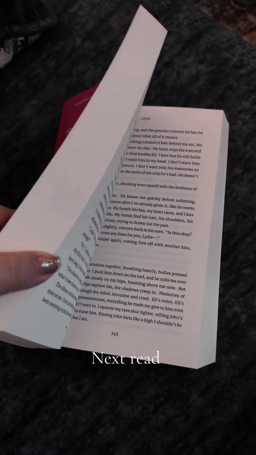 @Danielle Reads 📚☕️ 🧸