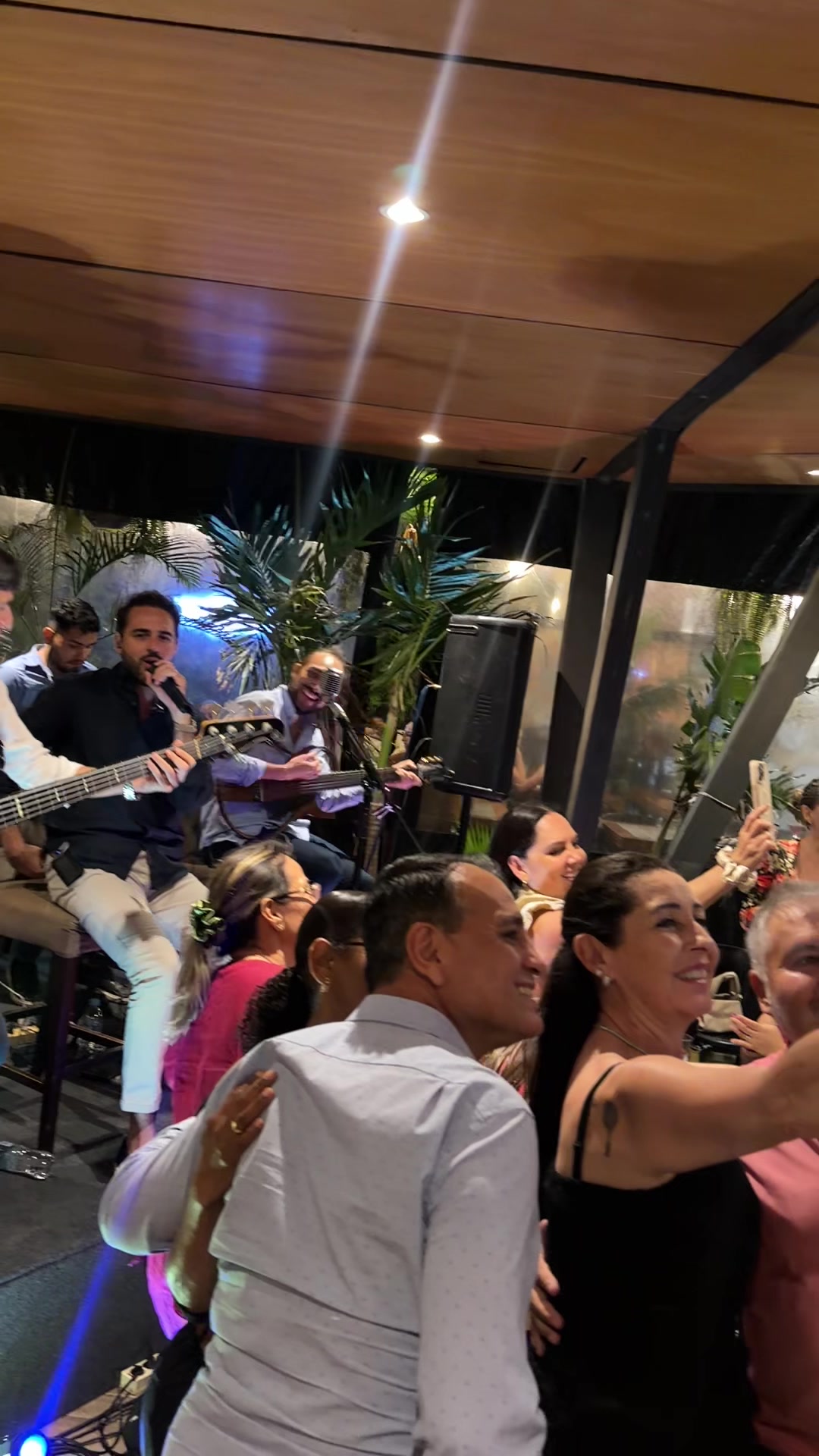 @Hermanos Barbery Oficial