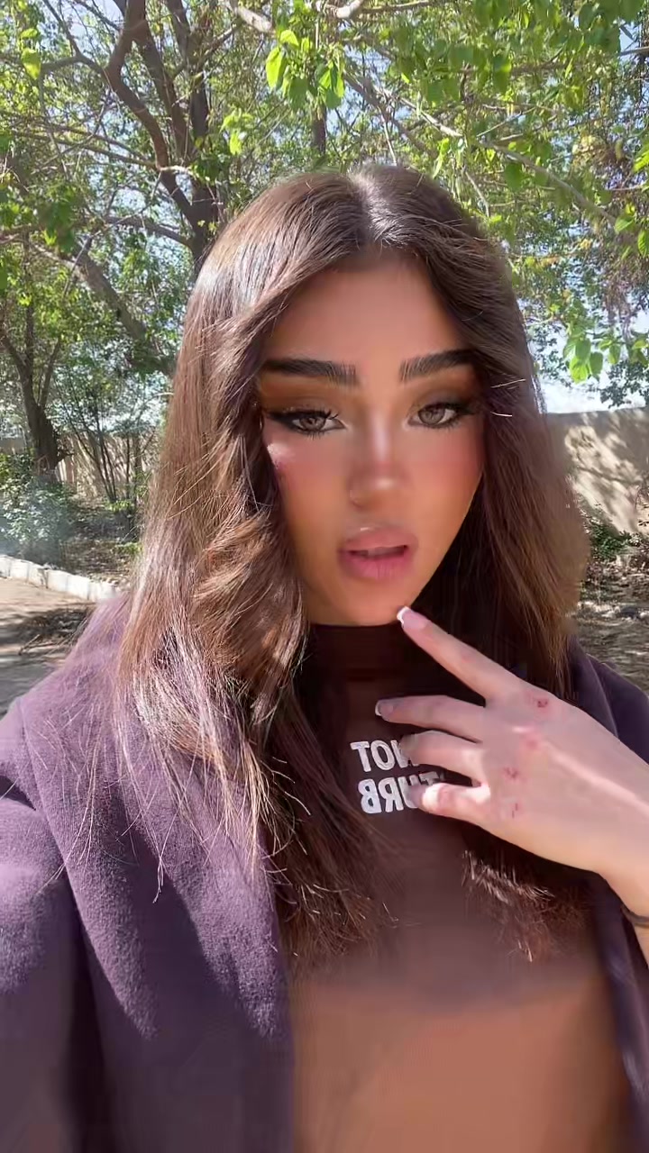 @hellenaslh