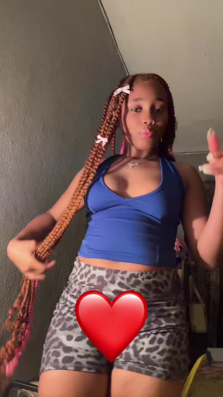 @PrettiestVic 🎀