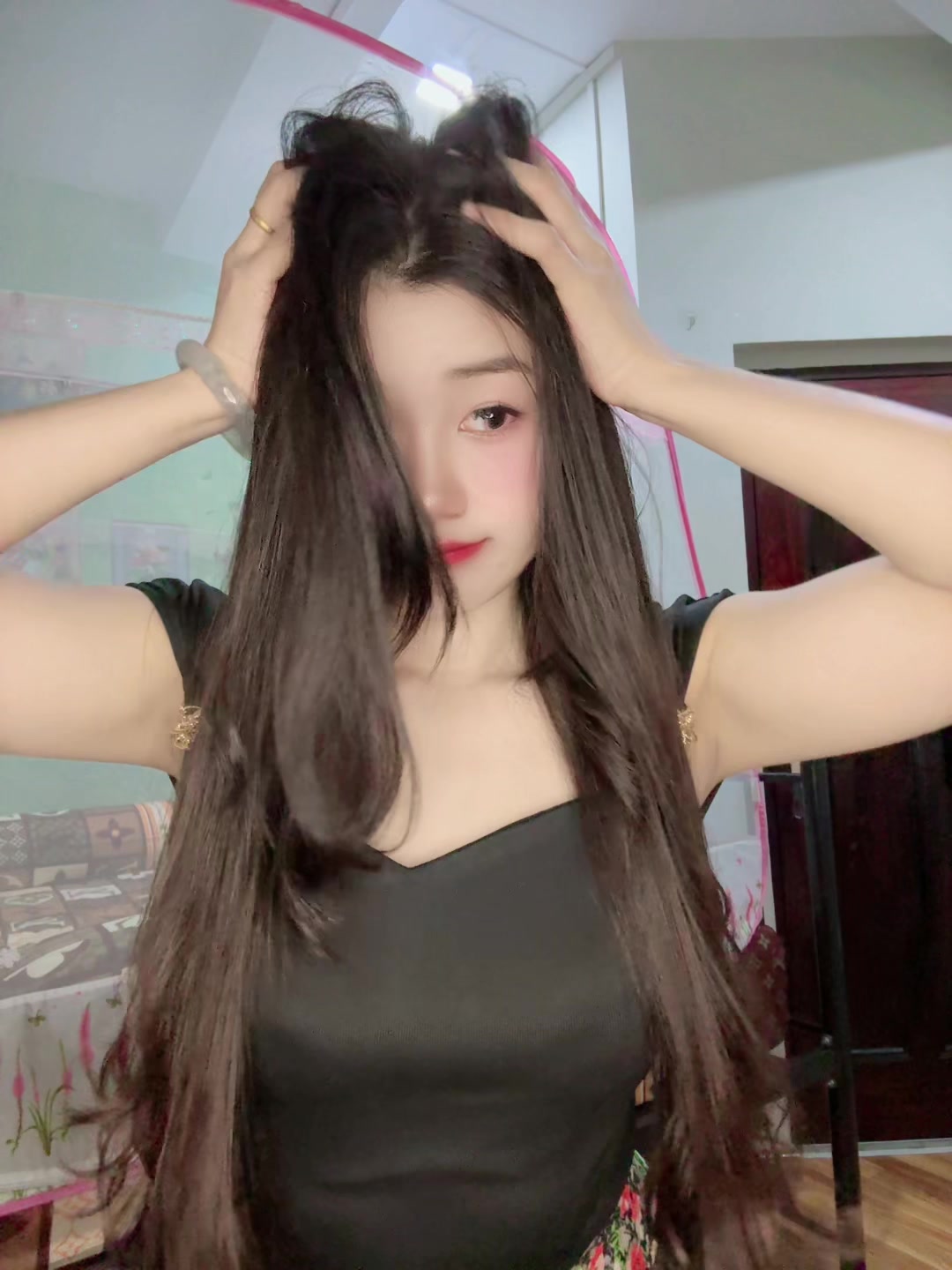 @yOOnkHIn LAY