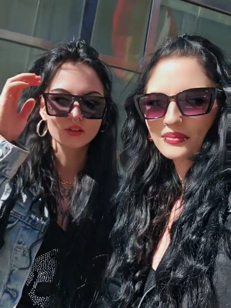 @Scene.twins