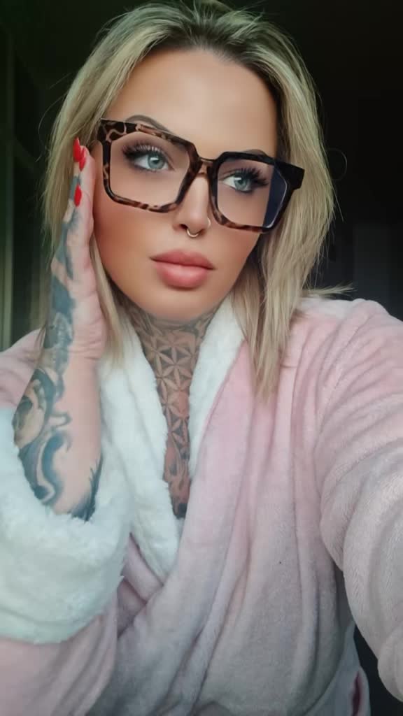 @ᗷᗩᖇᗷIᕮ 👑