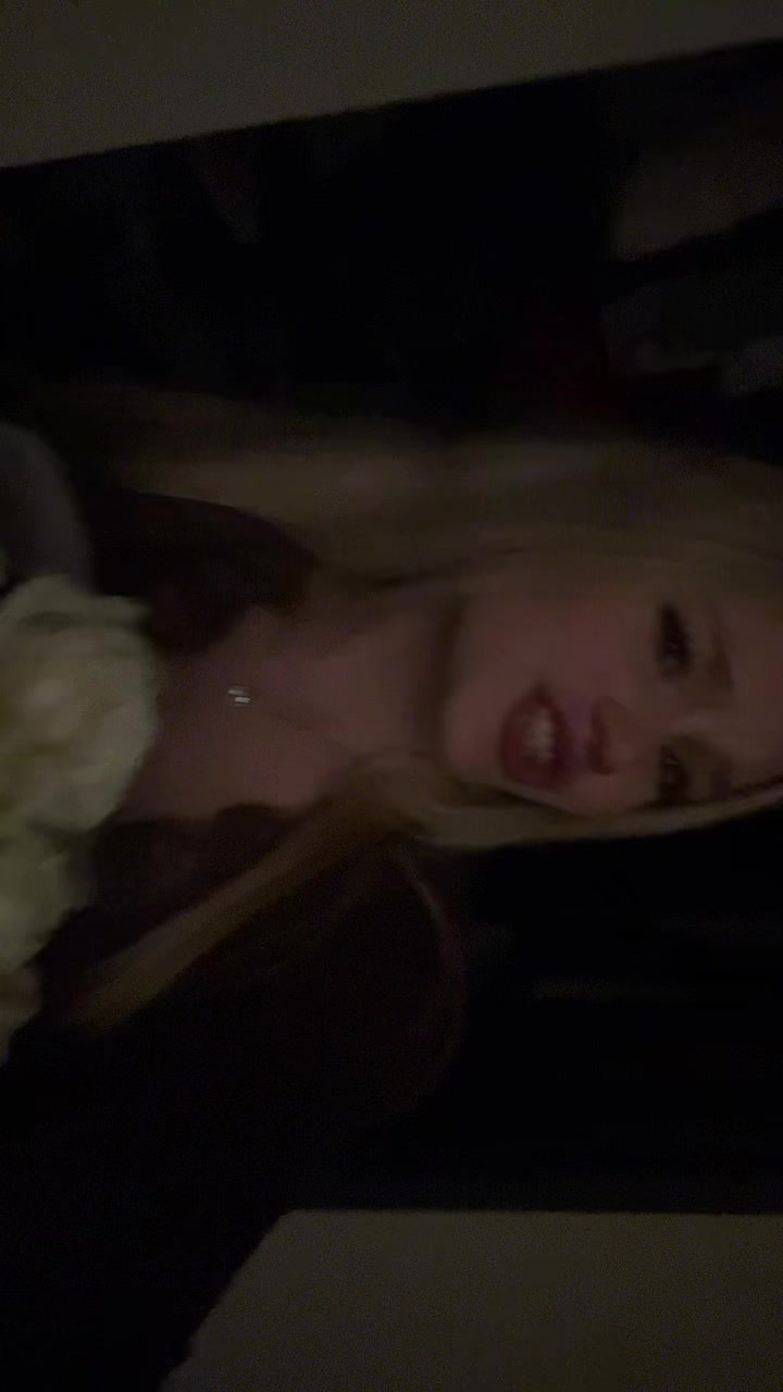 @blondinka