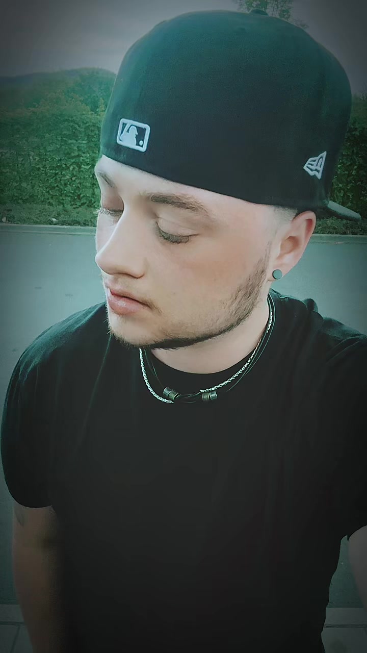 @Alex🪽
