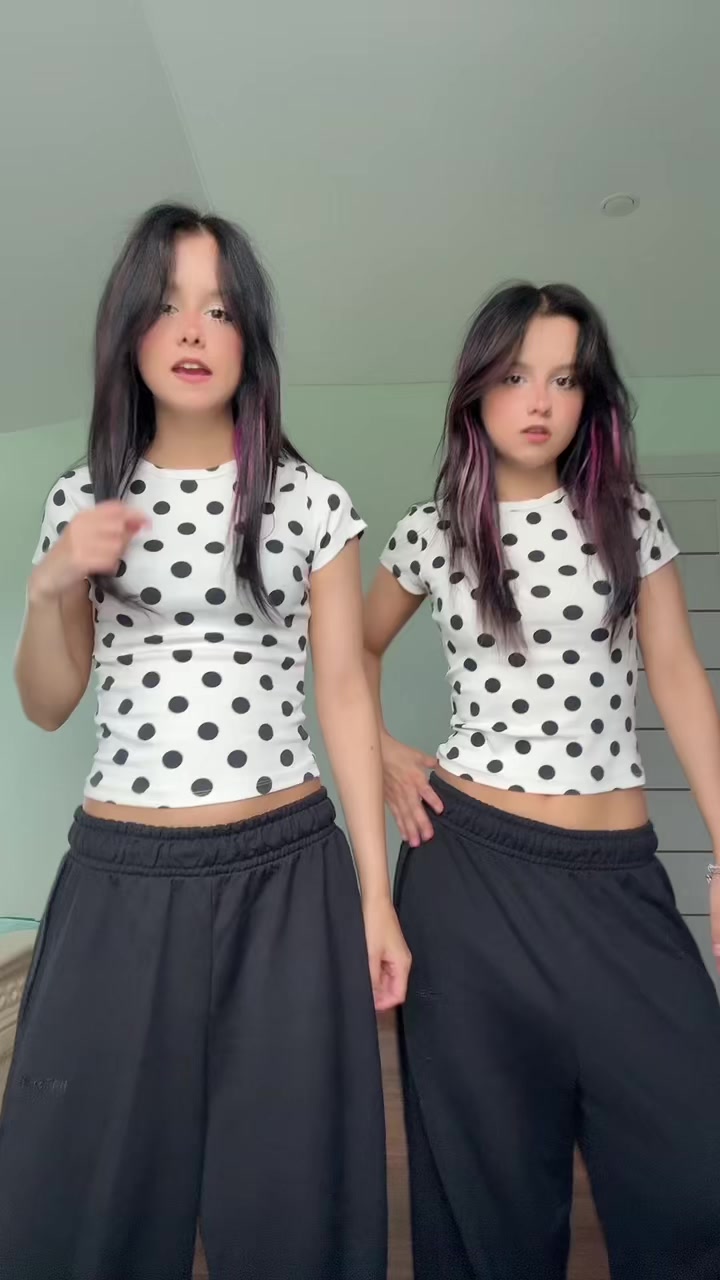 @тгк:Те самые близняшки 🍒