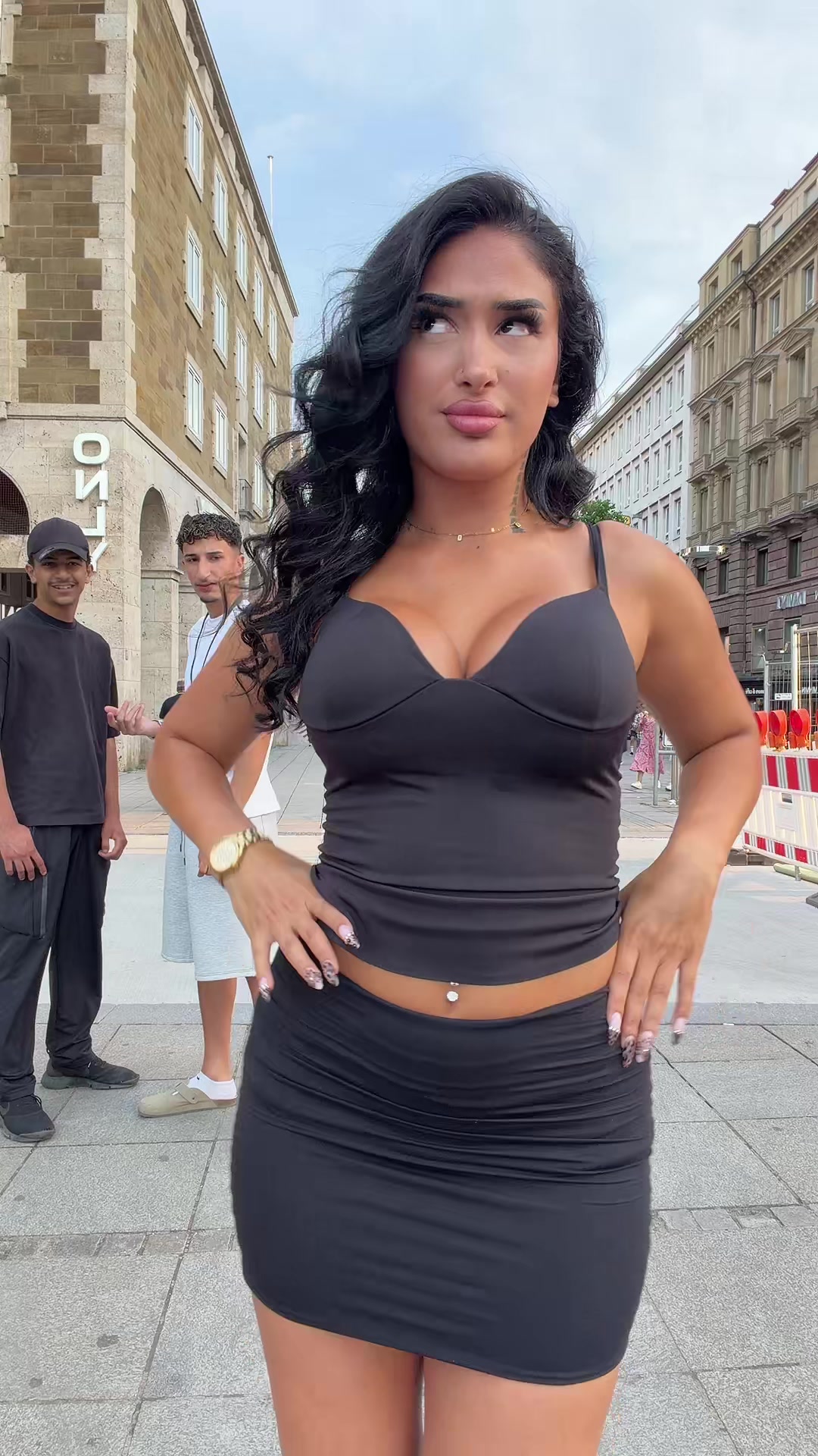 @Vinoschh
