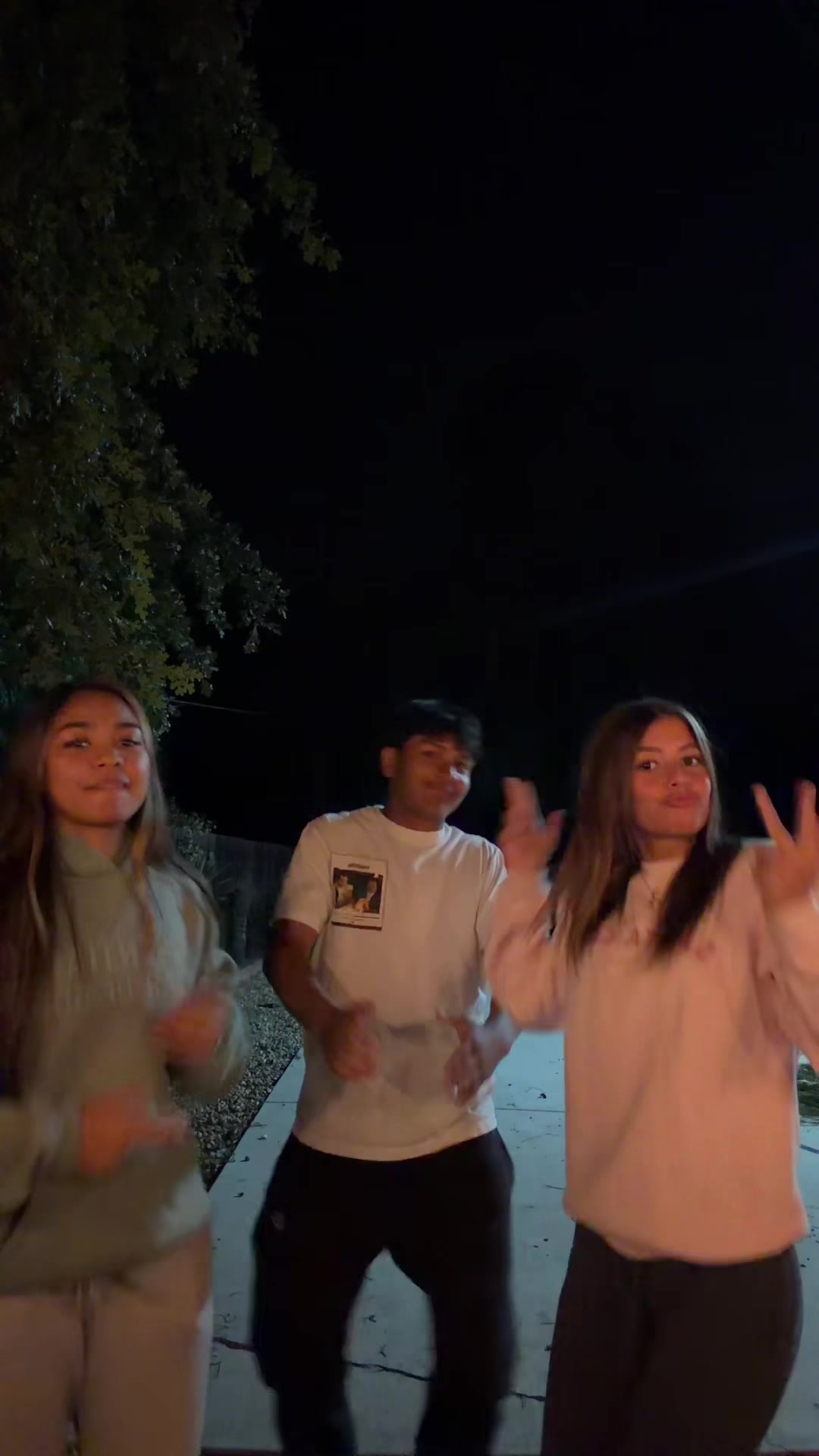 @Bella