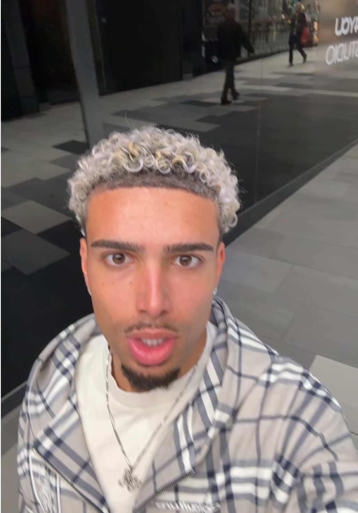 @𝐄𝐥𝐢 💫