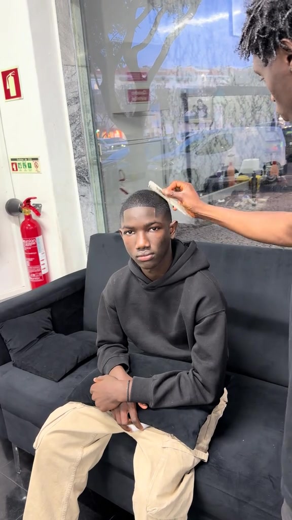 @Youngjeezy __fades Saquis 🇬🇼