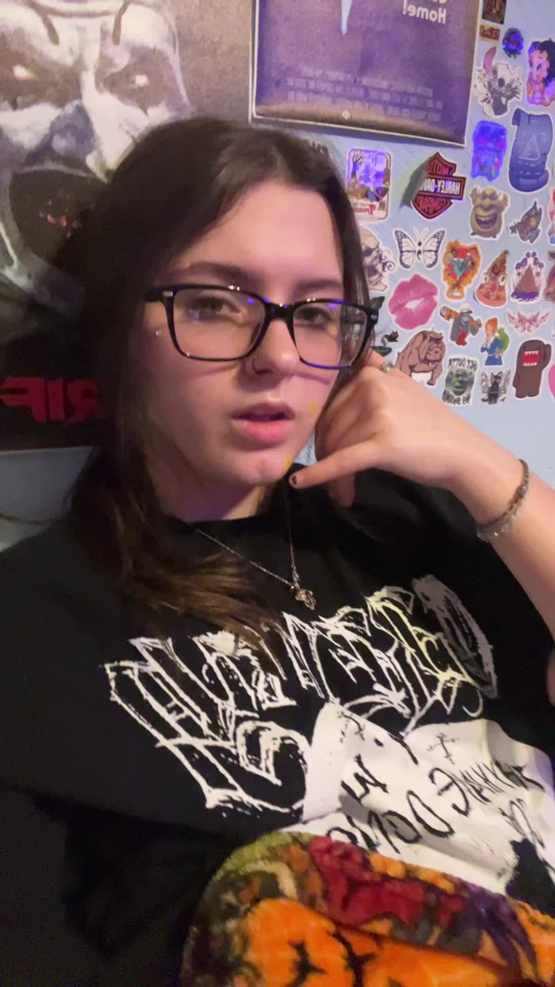 @🦦