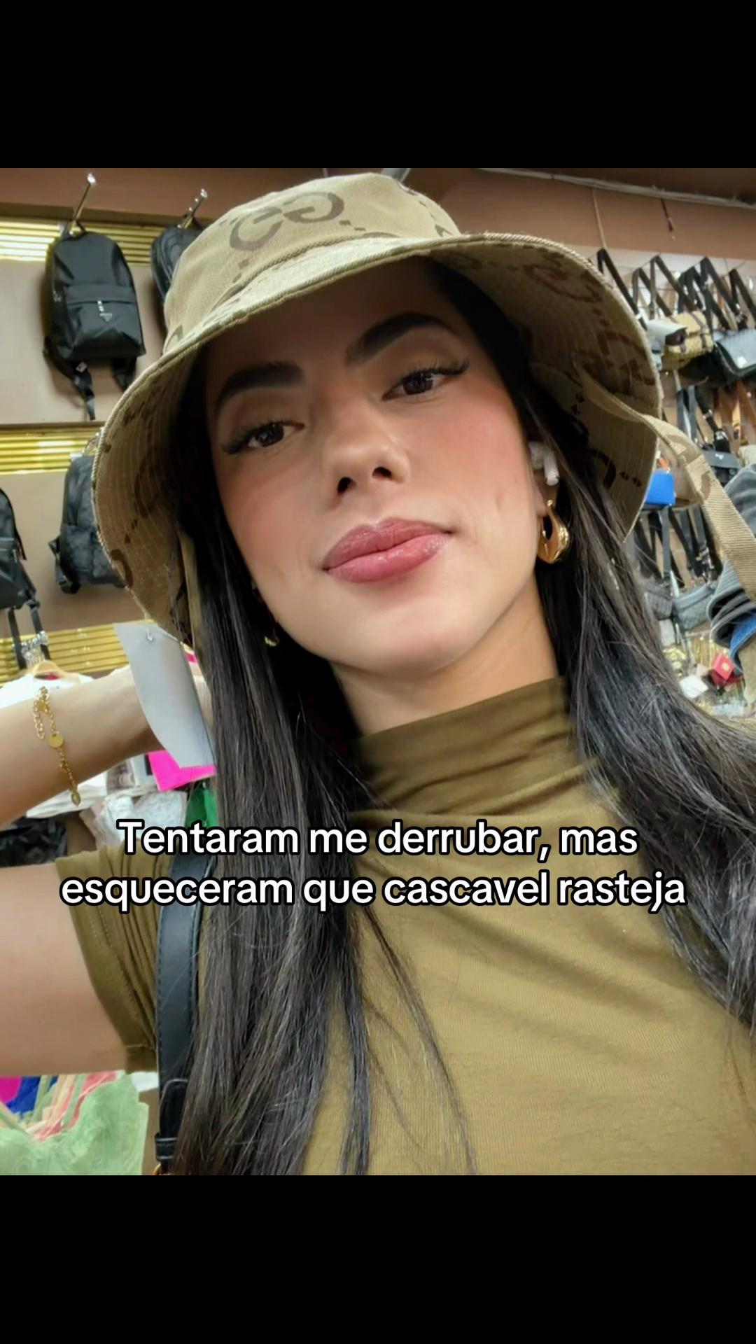 @julymaia_