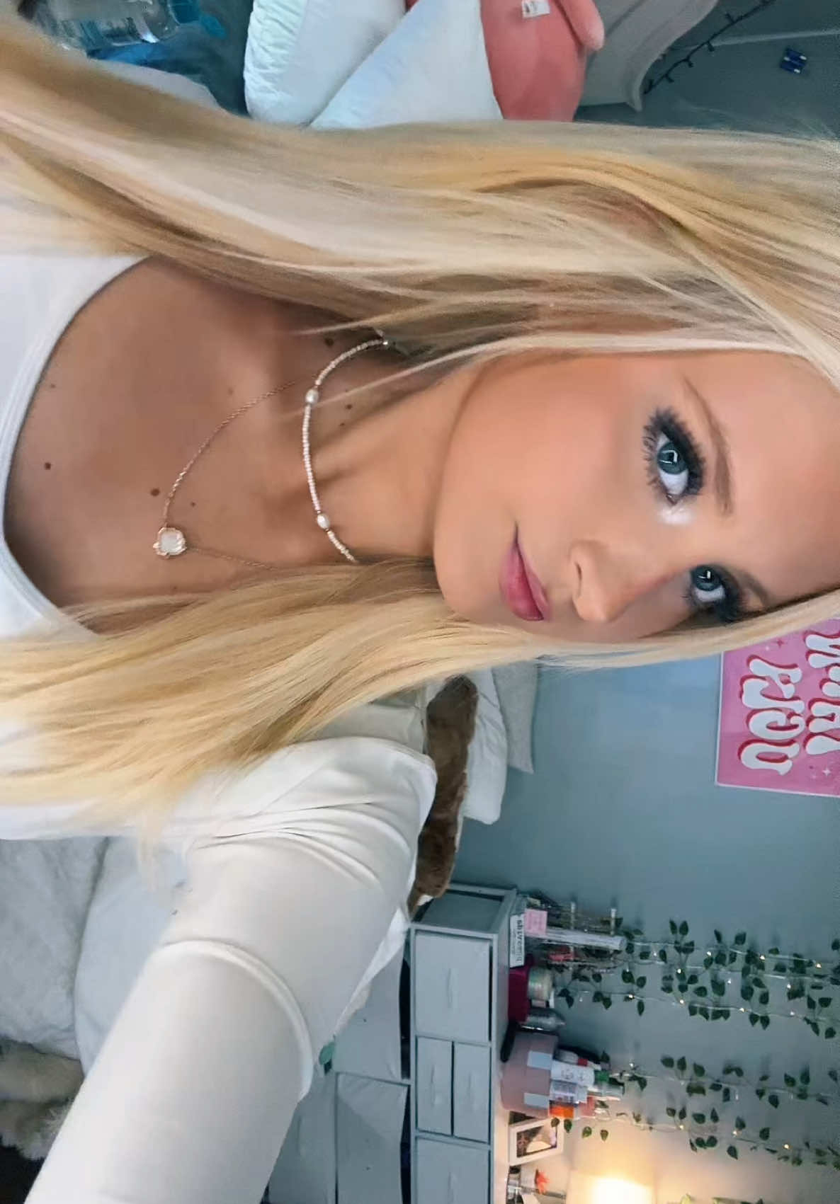 @bella