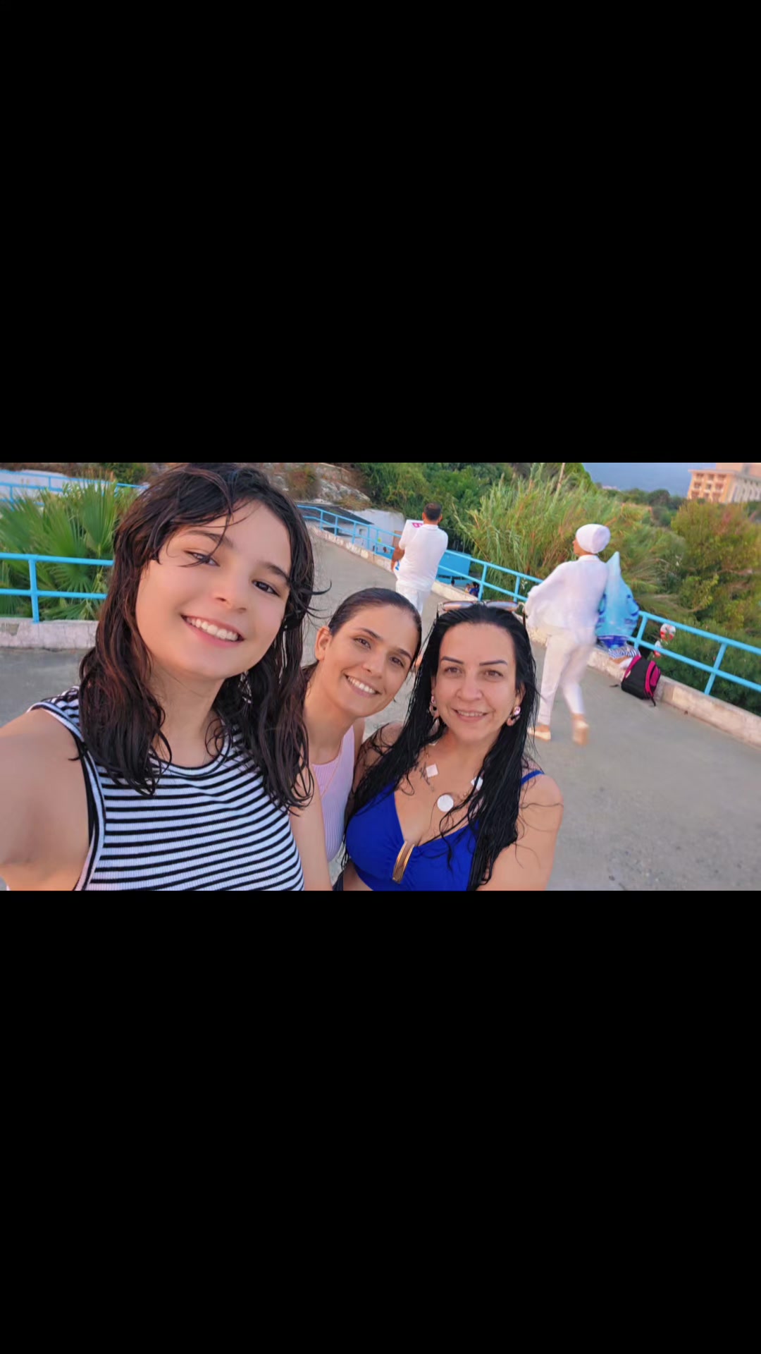 @Ne geçmiş ne gelecek