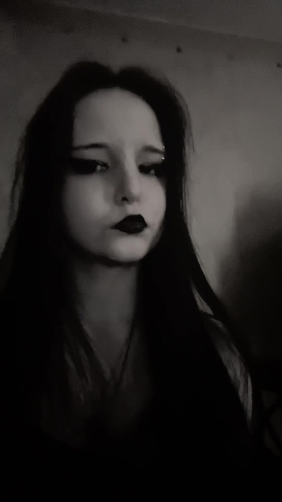 @𝔫𝔦𝔨𝔨𝔶 𝔡𝔢𝔞𝔱𝔥