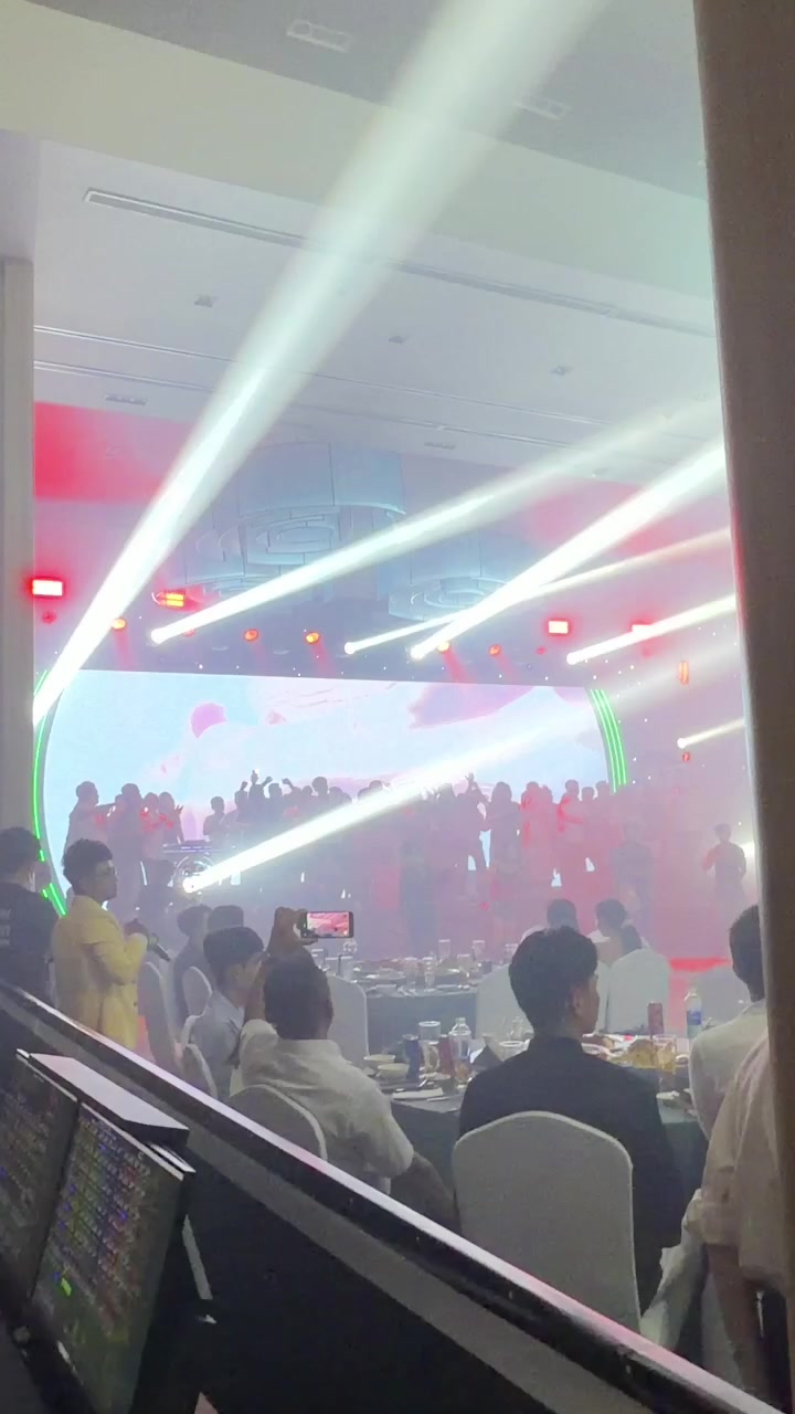 @Nh&iacute; Bấm Led Dạo 🎛️📺