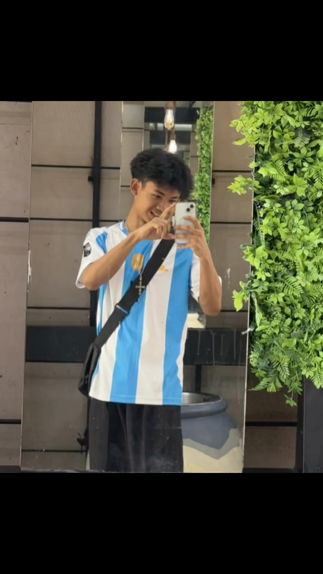 @Favian🦇