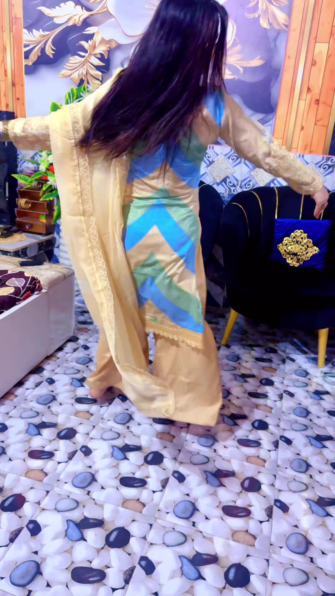 @Misses Karachi zindage