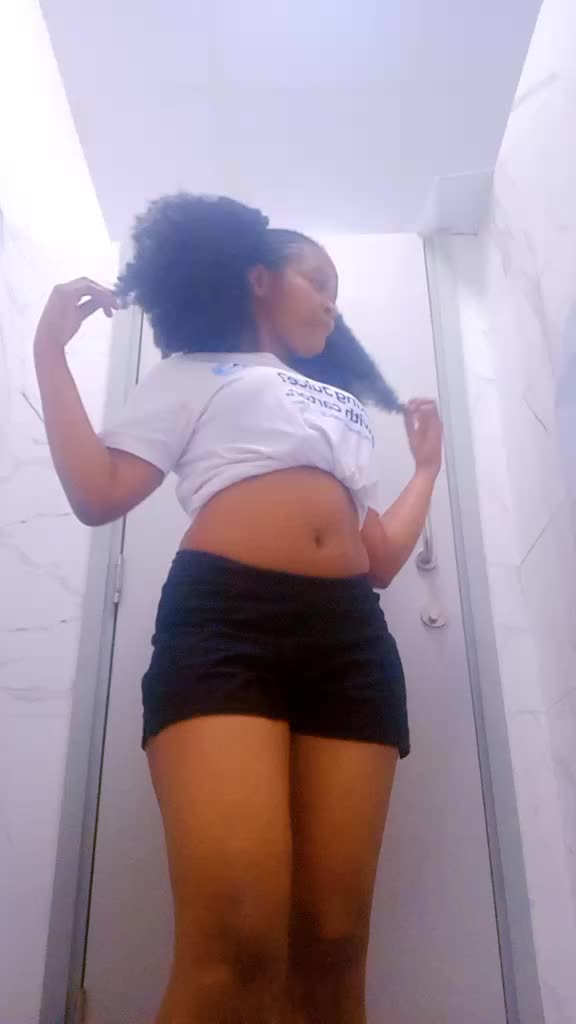 @Fashionable Dee 🥰
