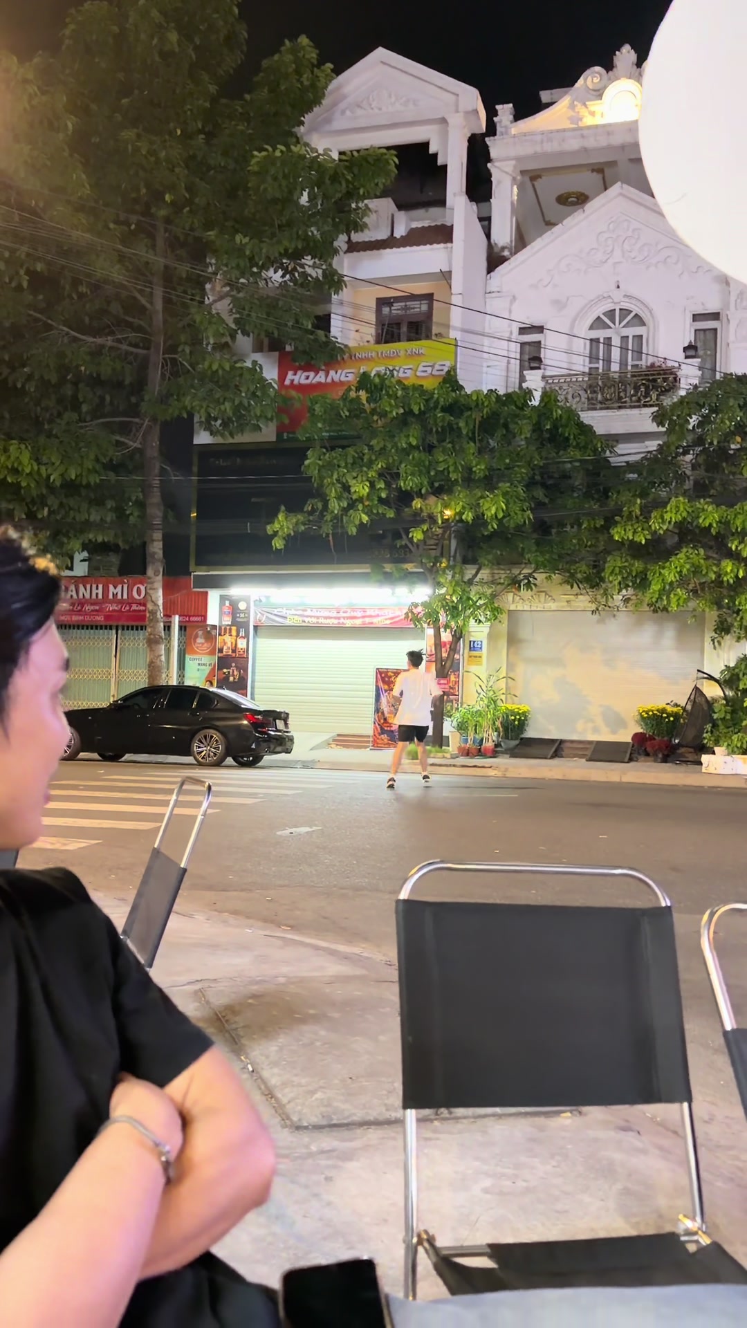 @Trung chứ ai
