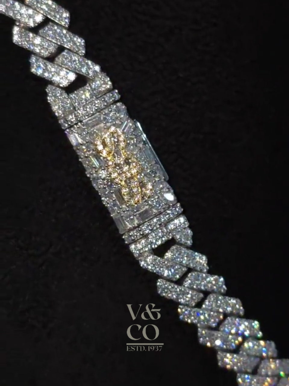 @Vrayas & Co. (Estd. 1937)