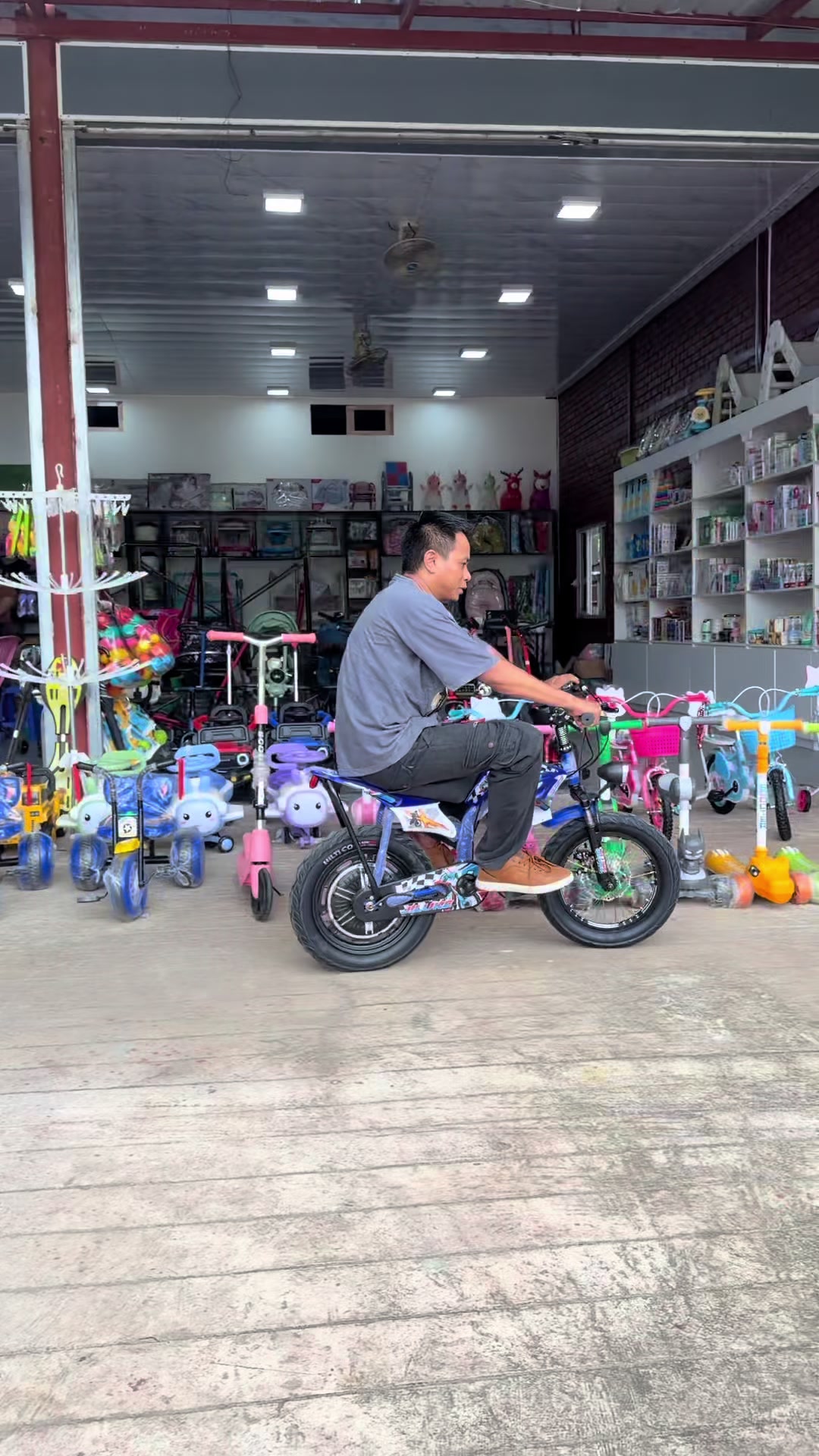 @Baby Point Kids Car Showroom