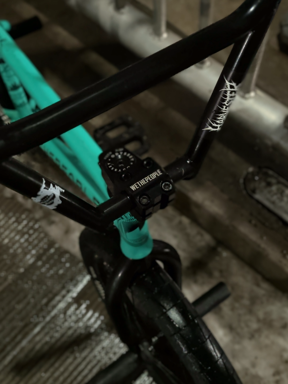 @zee.bmx