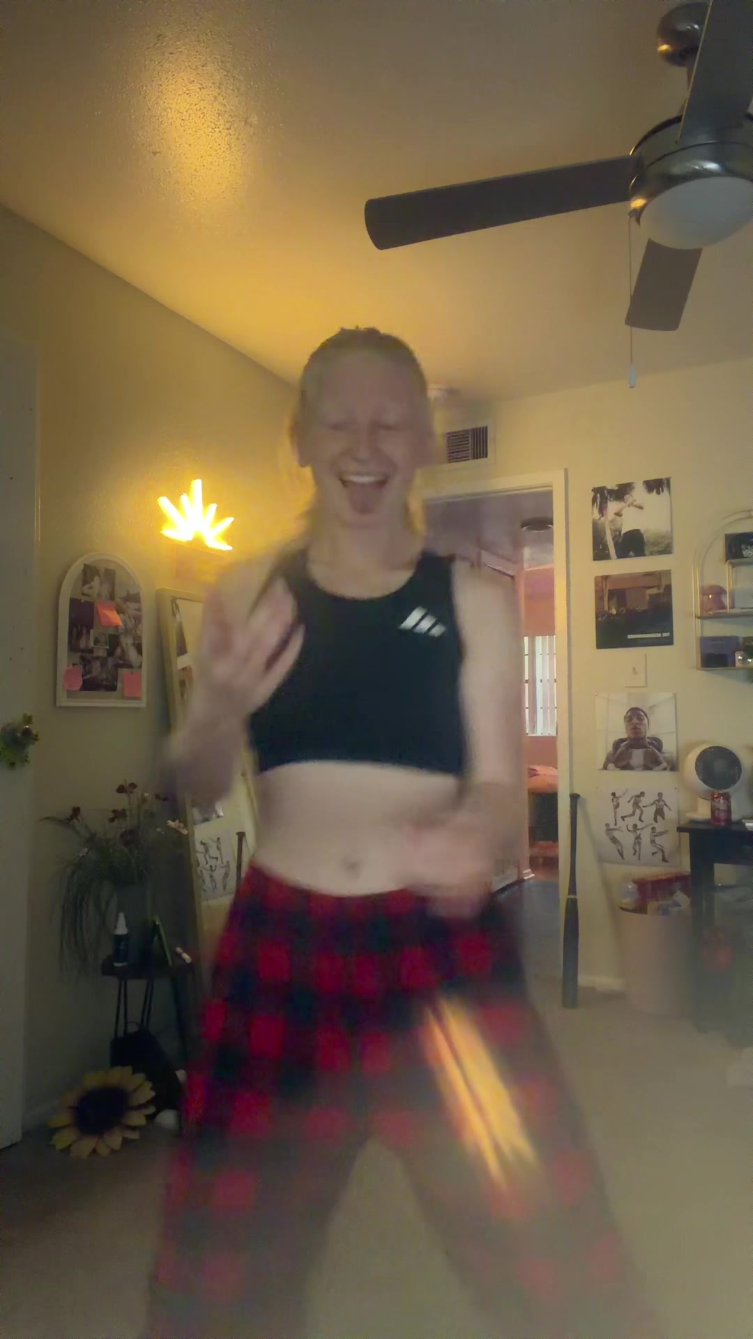 @kelsie