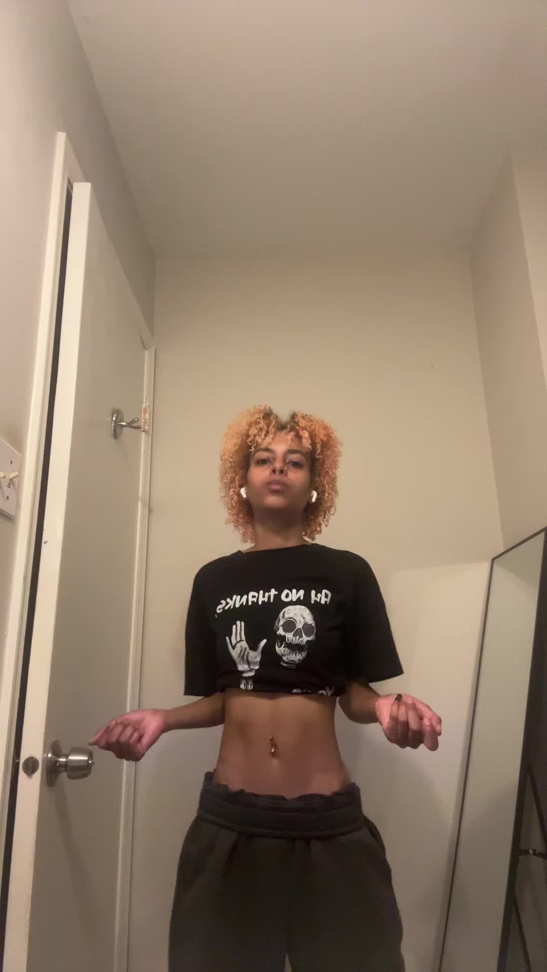 @nosmilingnini