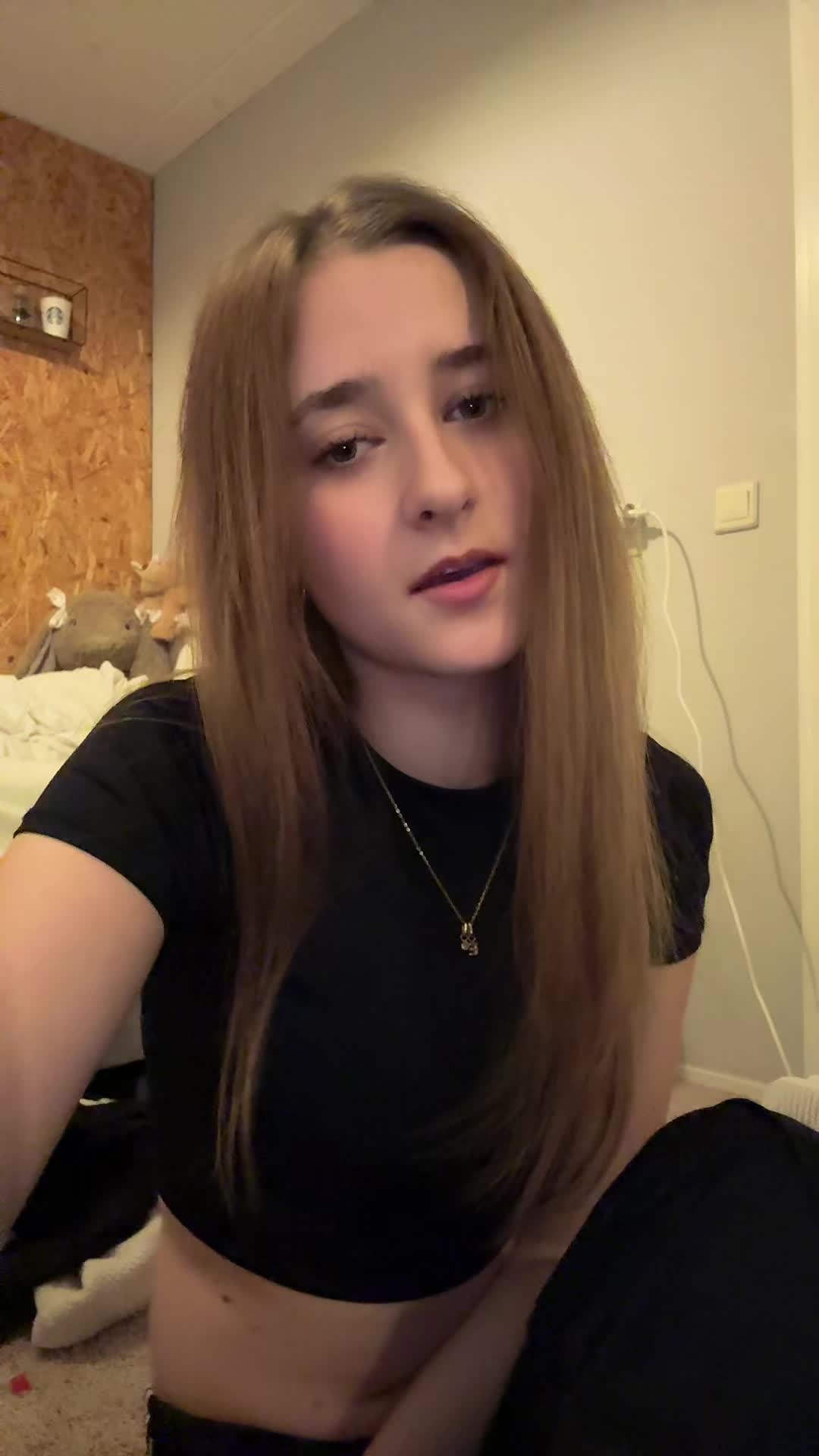 @𝙴