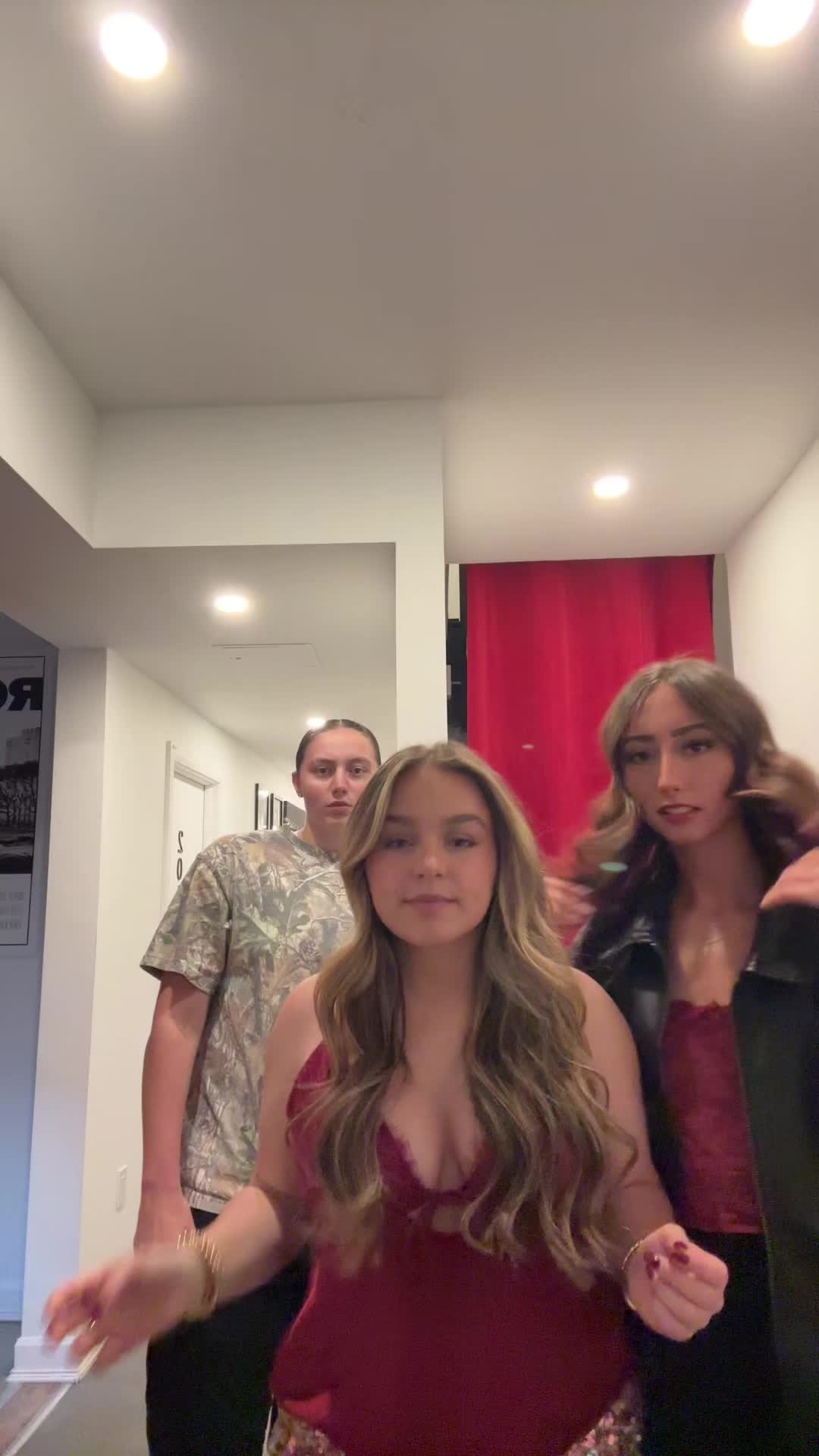 @urjustahoe1