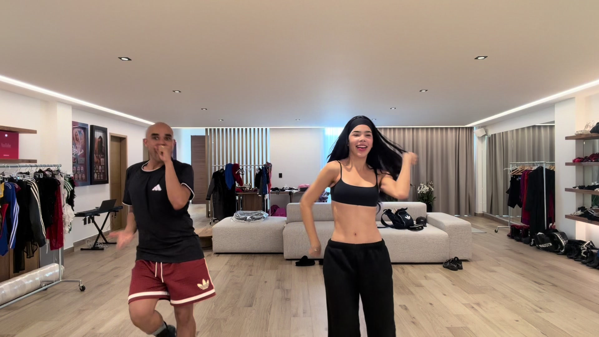 @KeniaOs