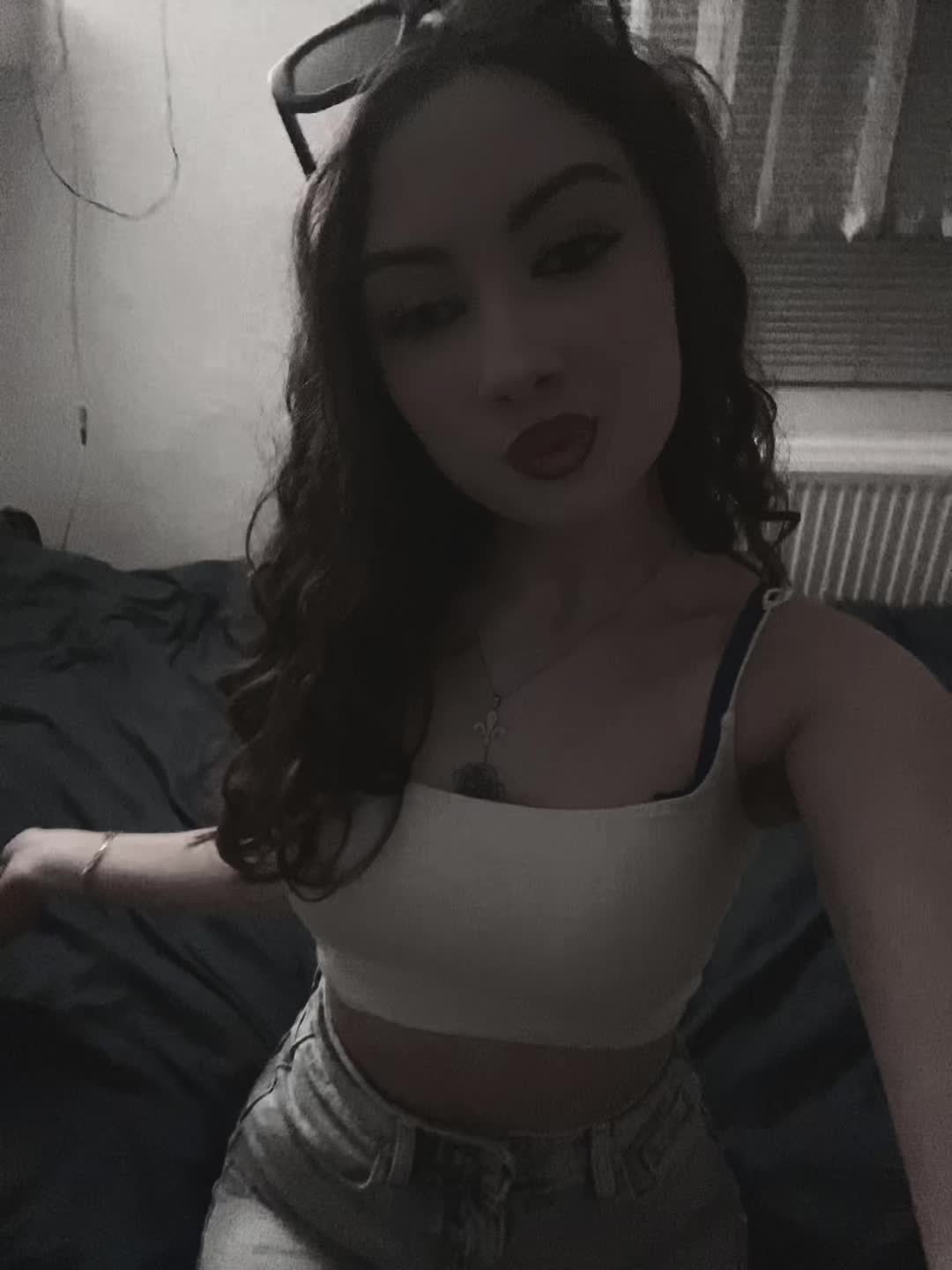 @~•