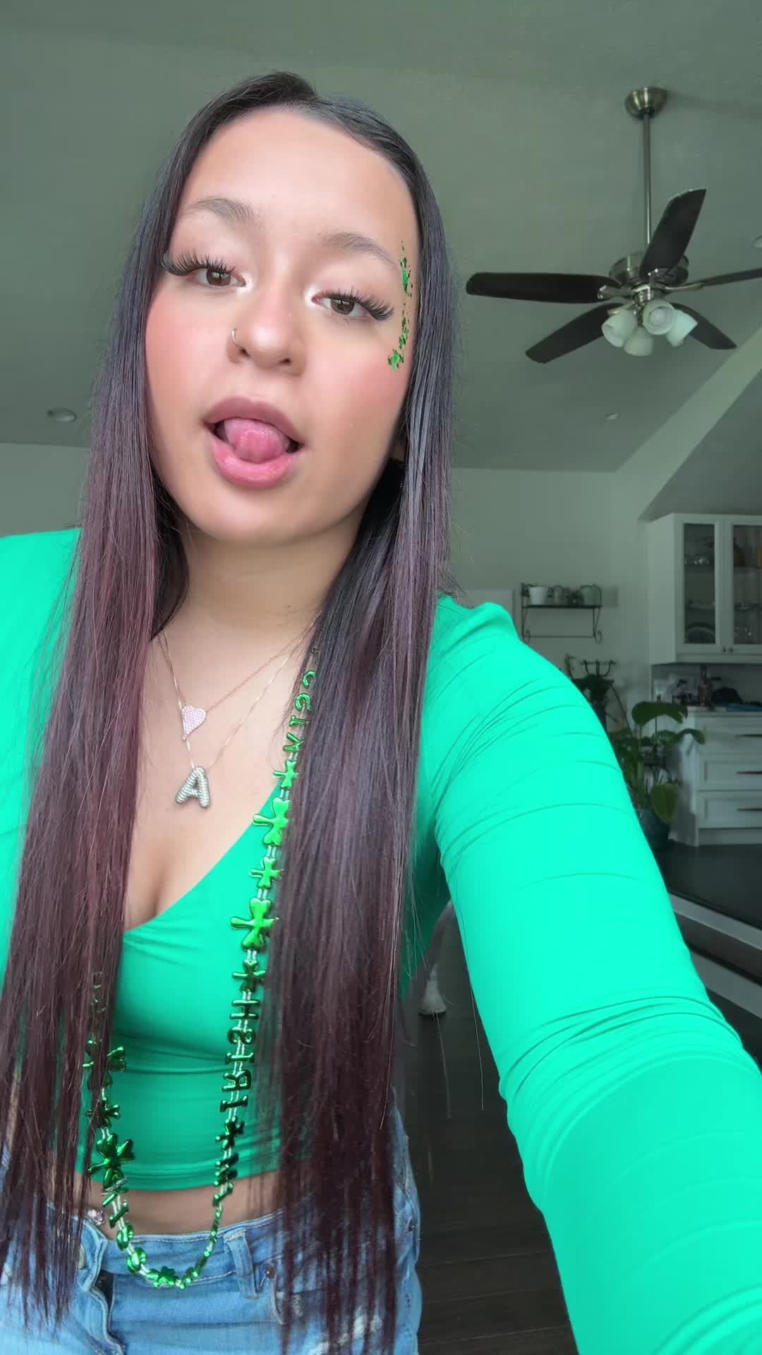 @ava<3
