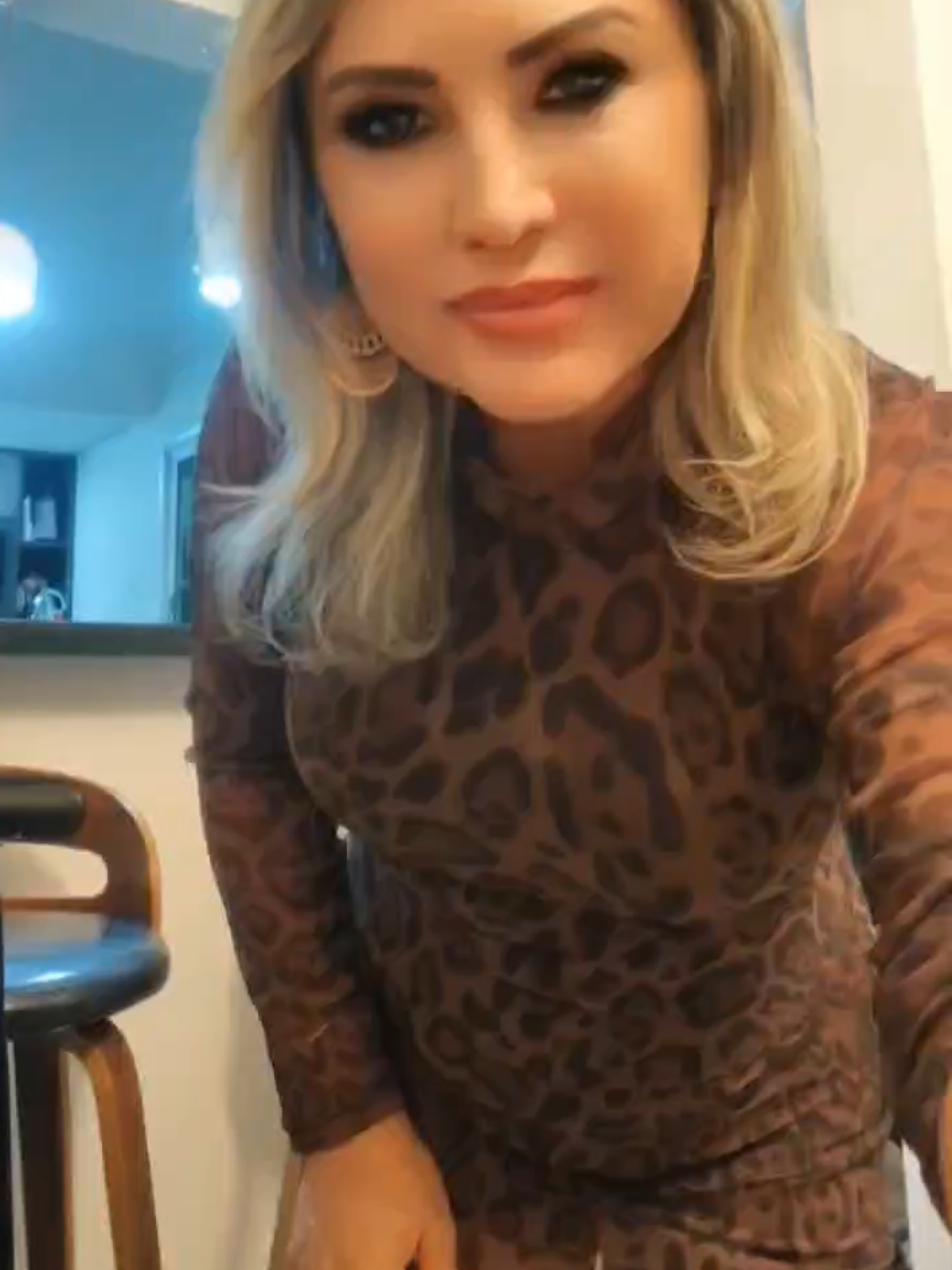 @V&acirc;nia Moura