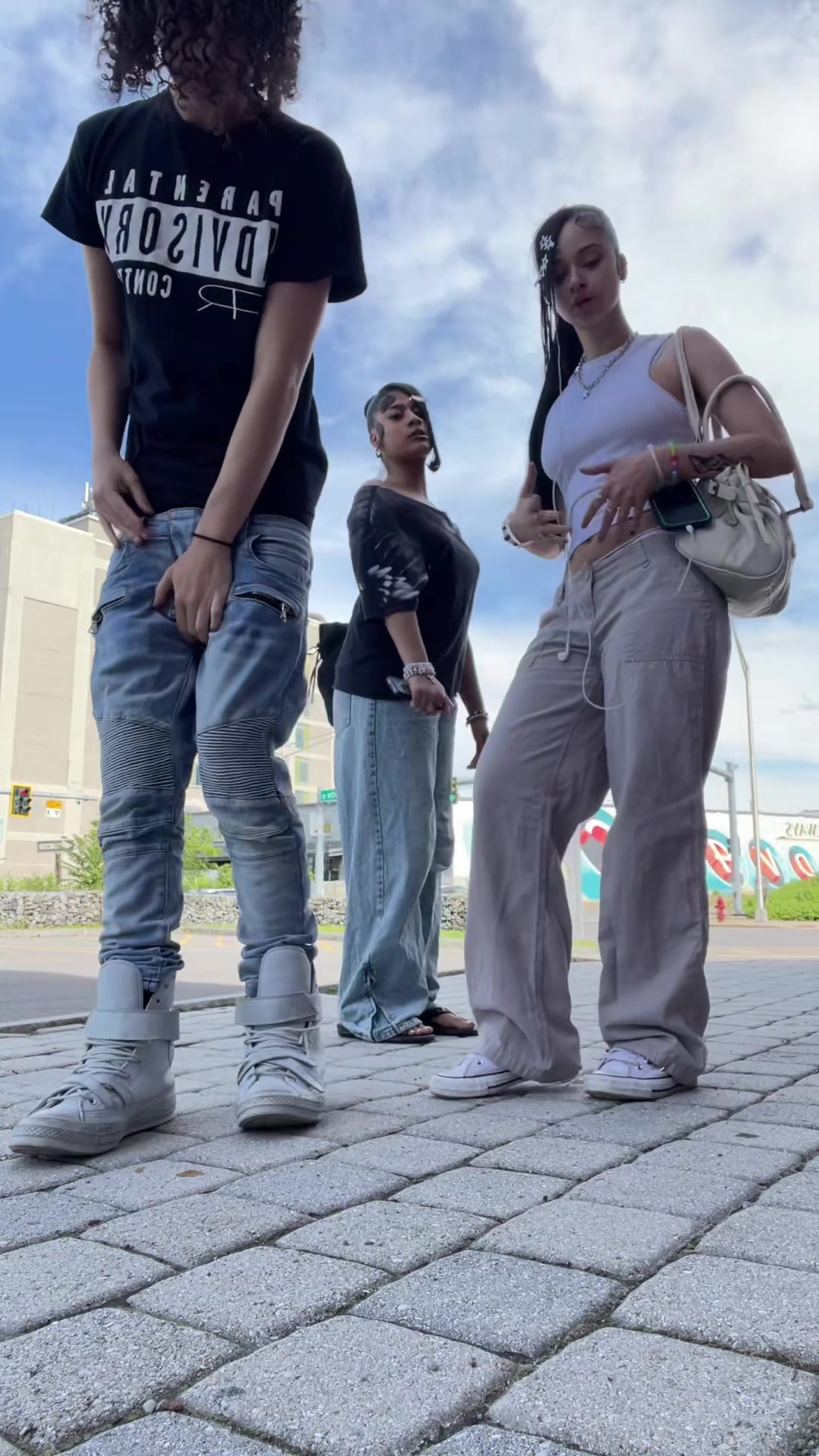 @Thraxr