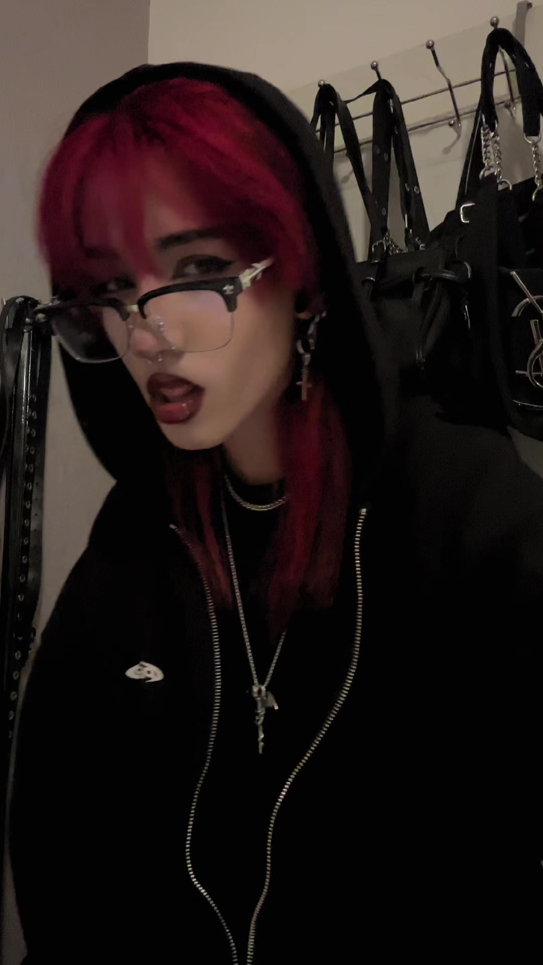 @🏴