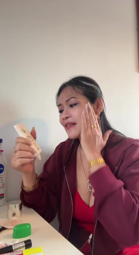 @សម្រស់ ធារ៉ា