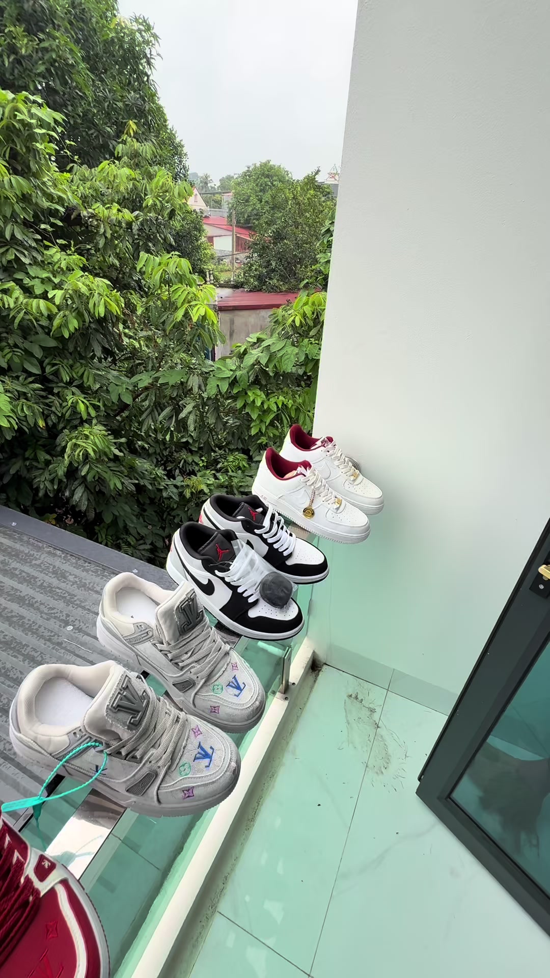 @SneakerLuxury19