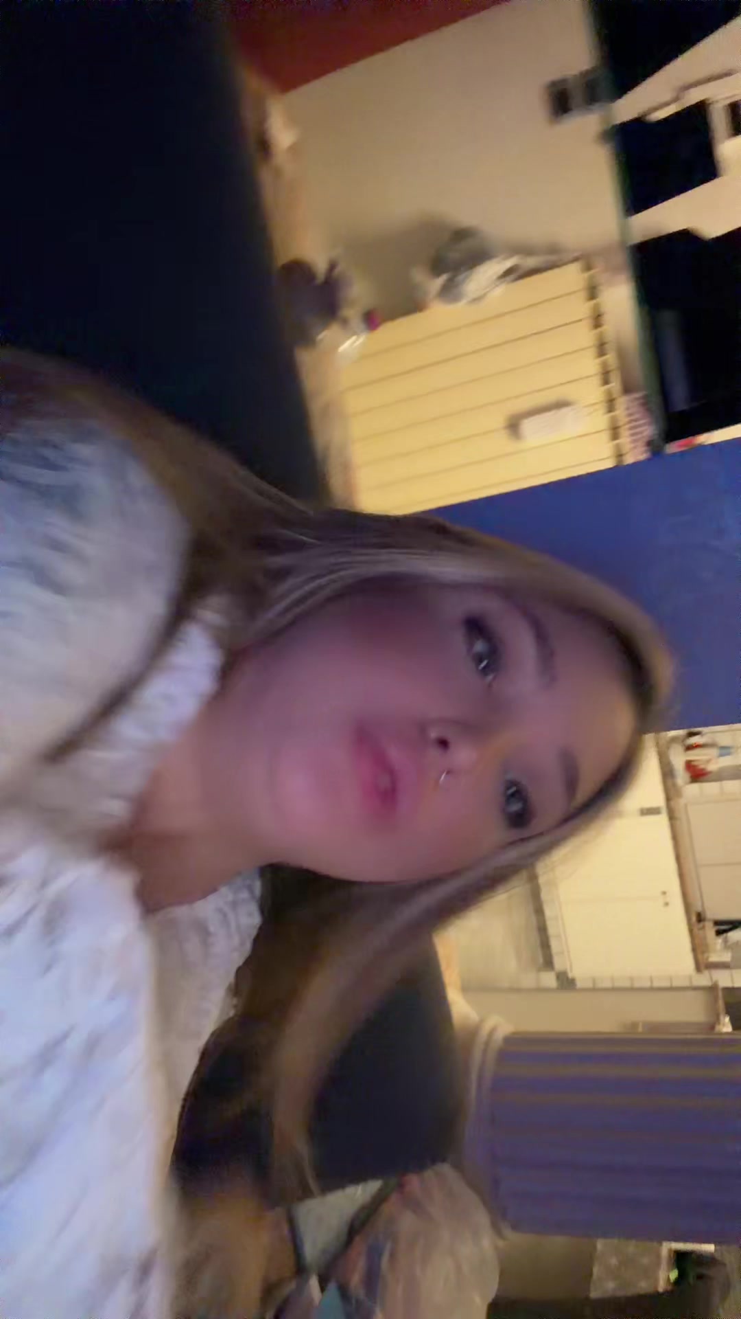 @Ross33lla__