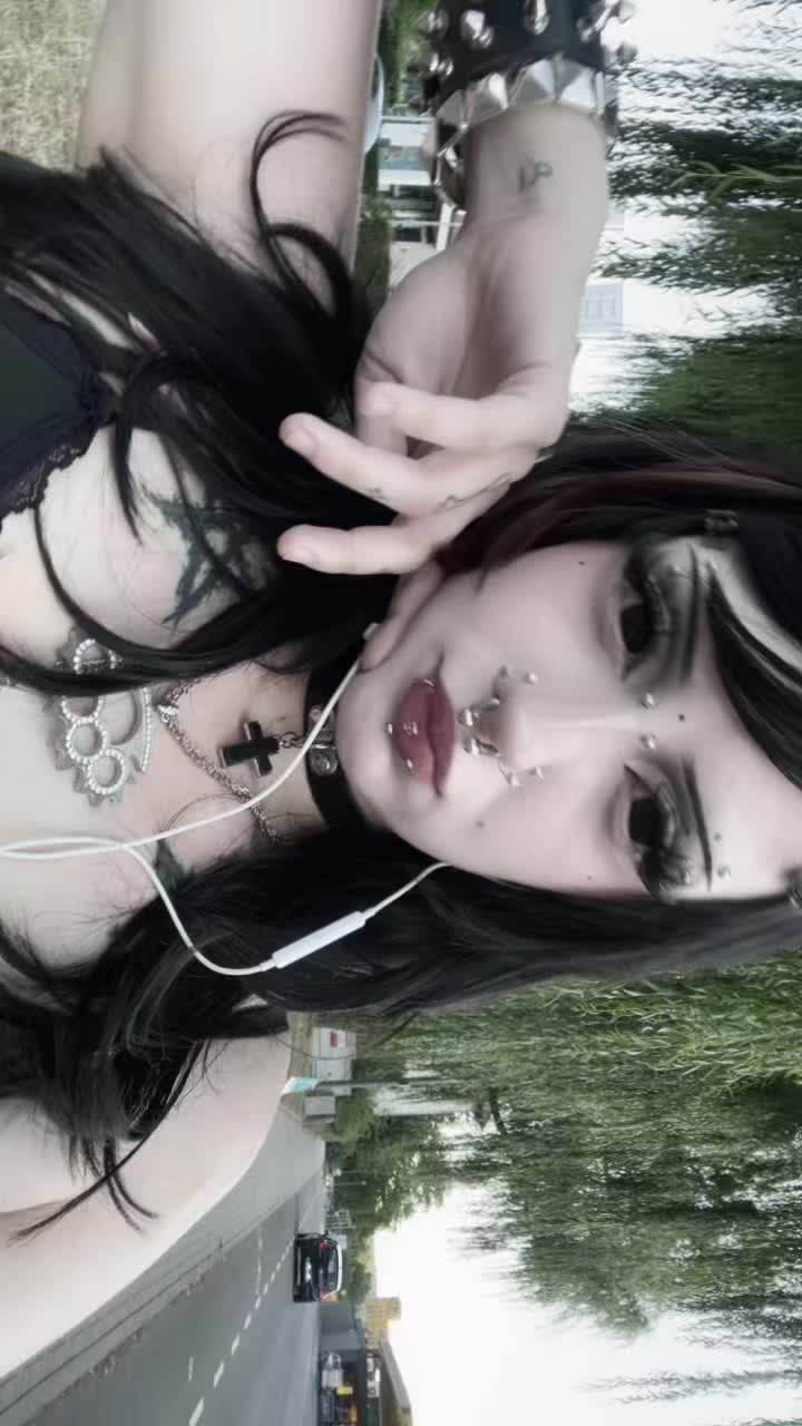 @lari ૮ ․ ․ ྀིა