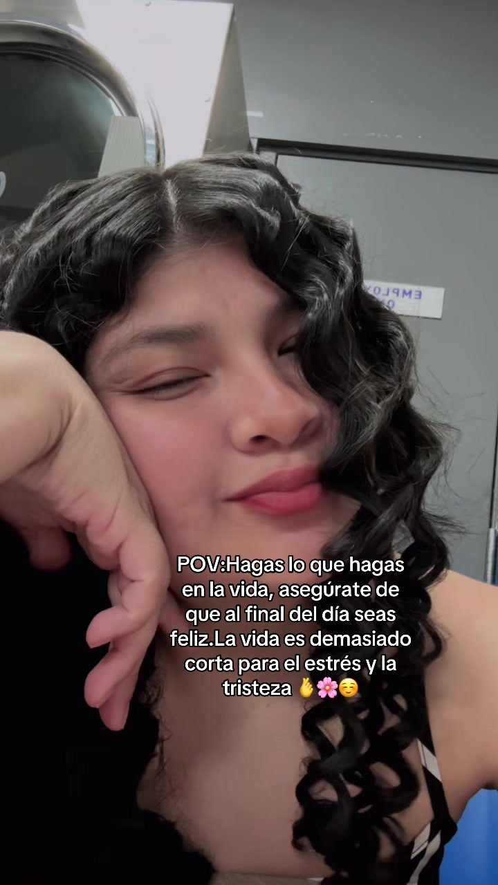 @Adriana🥀🦋