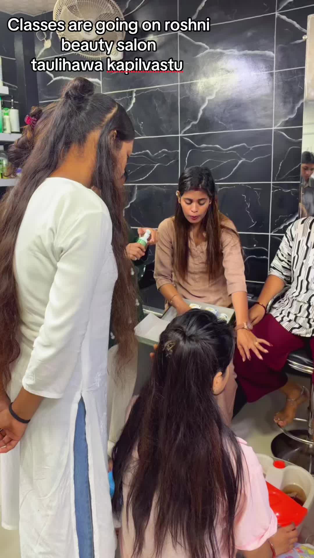 @Roshani beauty salon