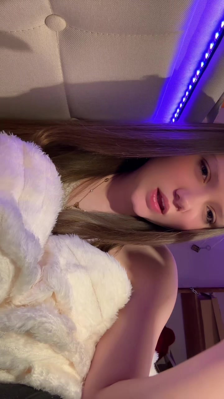 @𝒮𝒽𝒶𝓃ℴ𝓊💕