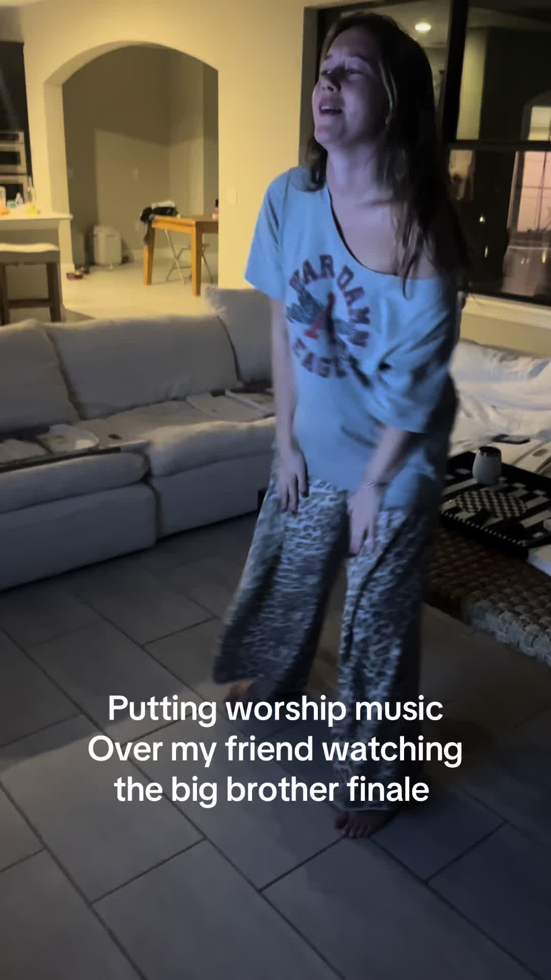 @mia.banales