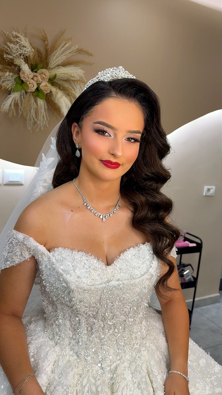 @Lola Sallon 👰&zwj;♀️💇&zwj;♀️💅